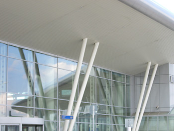 Dobner Metalldecken im Sofia-Flughafen in Bulgarien